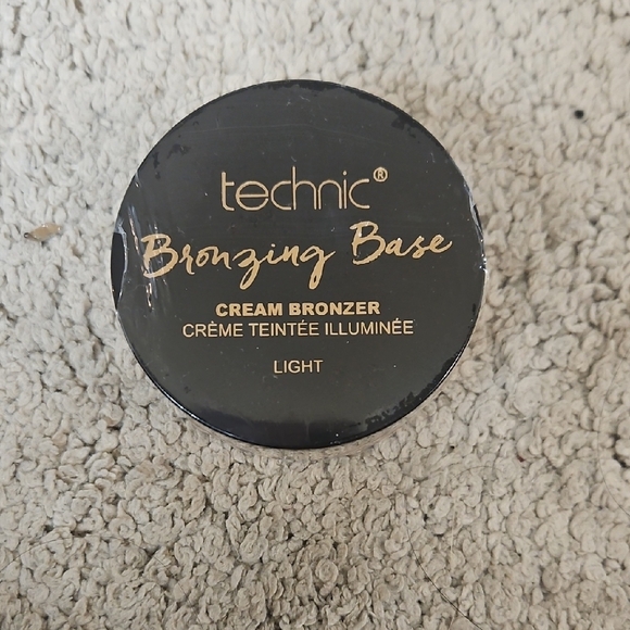 Beauty Bundle and Chic Off White Wristlet Clutch with Mini Pouch and Makeup Set - Picture 14 of 15